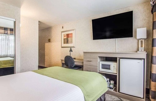 Poulsbo Hotel | Look No Further! Pet-friendly Property with FREE Parking and Breakfast!