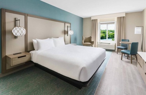 Marathon Hotel | Look No Further! With Free Breakfast, Outdoor Pool, Pets are Welcome!