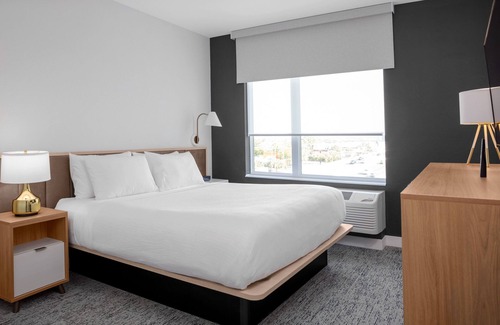 Clearwater Hotel | Look No More! 2 Relaxing Units, Free Breakfast, Free Parking, Pet-friendly