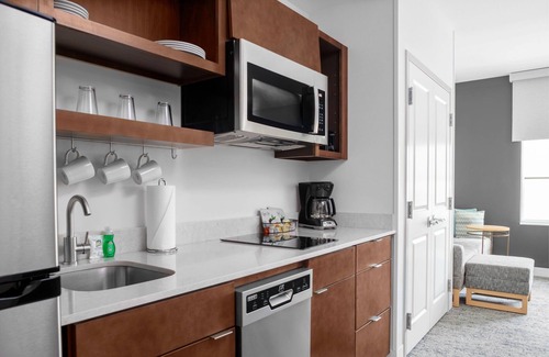 Clearwater Hotel | Look No More! 2 Relaxing Units, Free Breakfast, Free Parking, Pet-friendly