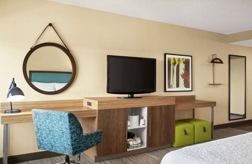 South Portland Casa | Look No More! 3 Comfortable Units, Free Breakfast, Pets Allowed!