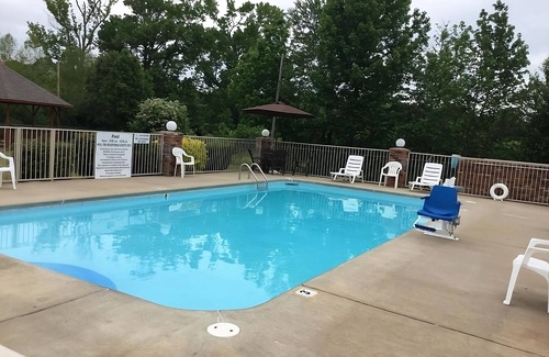 Cabot Casa | Look No More! Free Breakfast & Parking, Outdoor Pool, Minutes to Allman Park