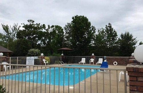Cabot Casa | Look No More! Free Breakfast & Parking, Outdoor Pool, Minutes to Allman Park