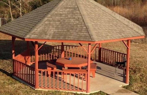 Cabot Casa | Look No More! Free Breakfast & Parking, Outdoor Pool, Minutes to Allman Park