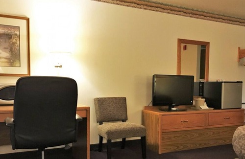 Thorp Casa | Look No More! Free Parking and Breakfast, Budget-friendly, Near Veterans Park!