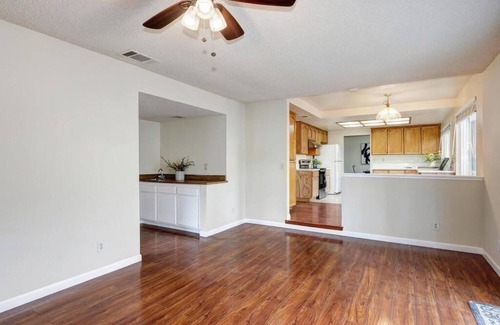 Southwestern Sacramento Casa | Looking for a vacation? Here you Go! Terrific Family Home with 4 Spacious Bed!!