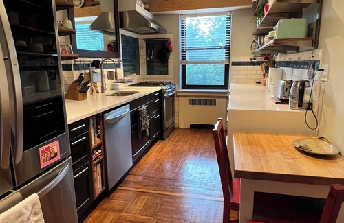 Fort George Apartamento | Looking for an August sublet in the city? Check out our fabulous 1 bedroom