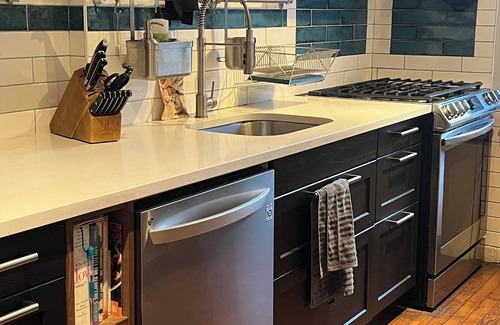 Fort George Apartamento | Looking for an August sublet in the city? Check out our fabulous 1 bedroom