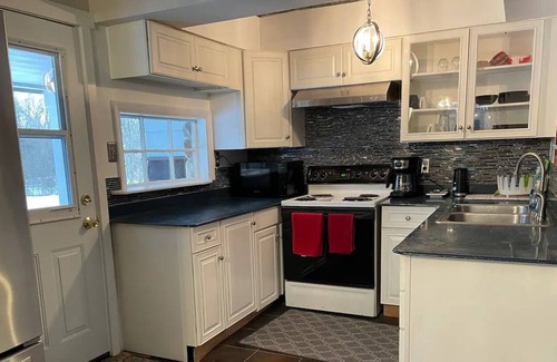 Flint Casa | Looking for cozy and convenient? Check out Odin's Place!