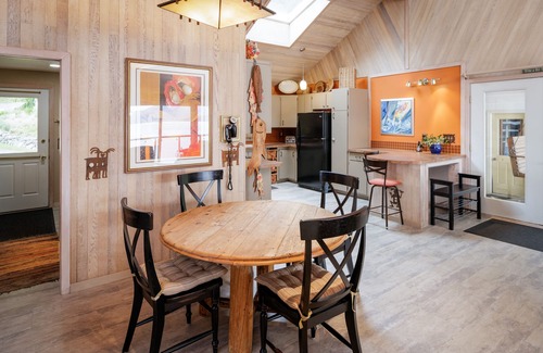 Lopez Island Casa | Looking for the quintessential Island setting? You will find it in Cedars by the
