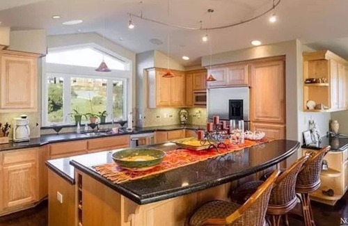 Dillon Beach Casa | Looking over the Pacific and Point Reyes, your elegant, relaxing retreat