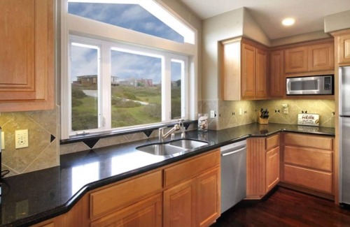 Dillon Beach Casa | Looking over the Pacific and Point Reyes, your elegant, relaxing retreat