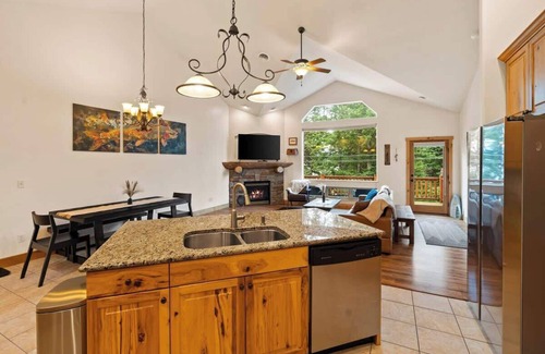 Somers Cabina | Lookout Cabin at Flathead | Sleeps 7