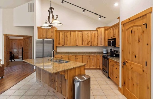 Somers Cabina | Lookout Cabin at Flathead | Sleeps 7