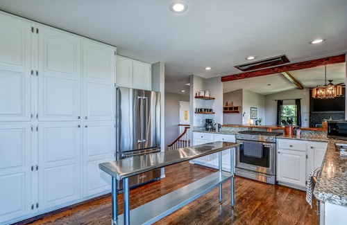 Prescott Cabina | Lookout Lodge: Views, Spacious, Updated, <10 mins to DT, Game Room, EV charger