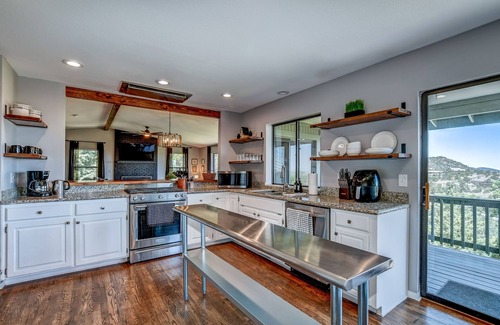 Prescott Cabina | Lookout Lodge: Views, Spacious, Updated, <10 mins to DT, Game Room, EV charger
