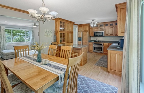 Chickamauga Casa | Lookout Mountain Vista | 4 Bedroom Home on 3 acres | 12 miles Cloudland Canyon & Chattanooga