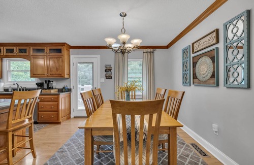 Chickamauga Casa | Lookout Mountain Vista | 4 Bedroom Home on 3 acres | 12 miles Cloudland Canyon & Chattanooga