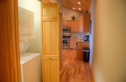 Helen Cabina | Lookout Pointe | 2BR Retreat with Spectacular Mtn Views and Hot Tub Near Helen