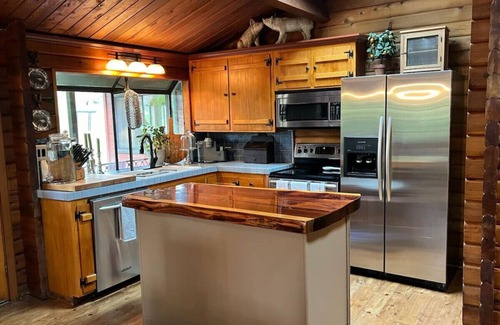 Loomis Casa | The Loomis Log Cabin