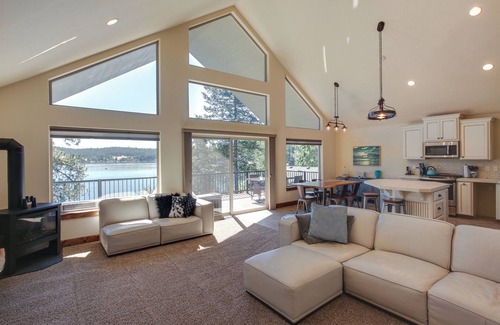 Loon Lake Casa | Loon Lake Waterfront Retreat: 2 Decks & Dock!