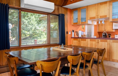 Lake Ann Cabina | Loon's Lakehouse | Dock, Kayak Launch & Firepit