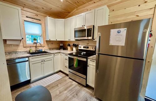 Bar Harbor Cabina | Loon Song Cottage #5 at Explore Acadia Cottages