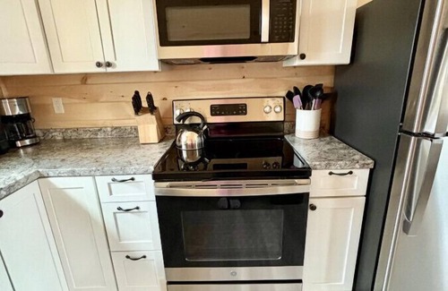Bar Harbor Cabina | Loon Song Cottage #5 at Explore Acadia Cottages