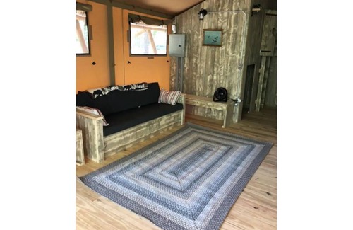 Salsbury Cove Alquiler De RV | Loon Tent, Woods of Eden Glampground, Acadia.