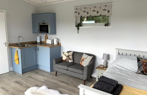 Connel Casa | Lora Cabin