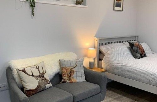 Connel Casa | Lora Cabin