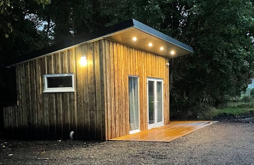 Connel Cabina | Lora Cabin in Connel