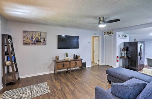 Lorain Casa | Lorain Lake Cottage < 1 Mi to Lake Erie Fun!