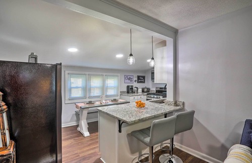Lorain Casa | Lorain Lake Cottage < 1 Mi to Lake Erie Fun!