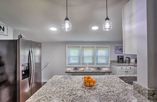 Lorain Casa | Lorain Lake Cottage < 1 Mi to Lake Erie Fun!