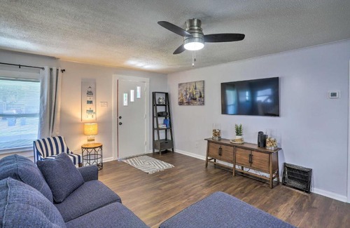 Lorain Casa | Lorain Lake Cottage Less Than 1 Mi to Lake Erie Fun!