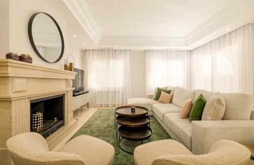 Puerto Banus Villa | Lorea Playa, Luxury 6 Bedroom Villa with Seaview