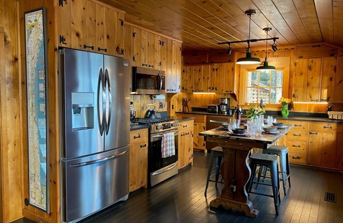 Lutsen Cabina | Lorelei of the Lake - Charming Cabin & Guest Cabin on the Shore of Lake Superior
