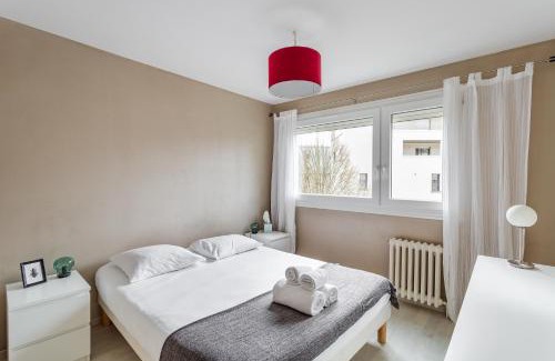 Bourg-l'Eveque Apartamento | LORGERIL -appartement 2 chambres proche Mail