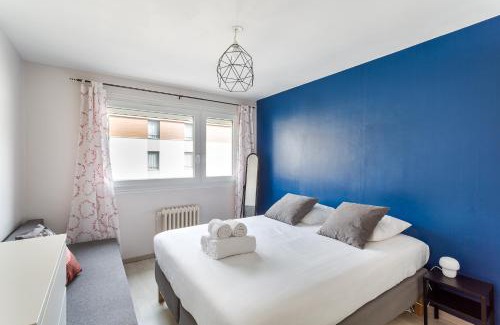Bourg-l'Eveque Apartamento | LORGERIL -appartement 2 chambres proche Mail