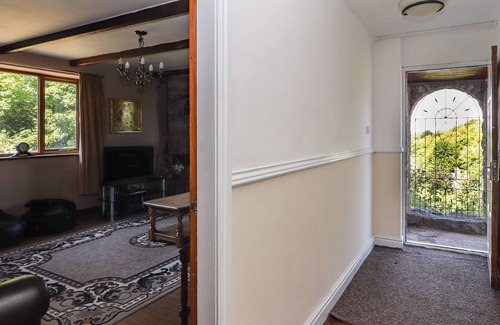 Caergwrle Casa | LORIEN, pet friendly, character holiday cottage in Caergwrle