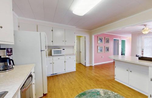 Kure Beach Casa | Lorraine's Beach Cottage