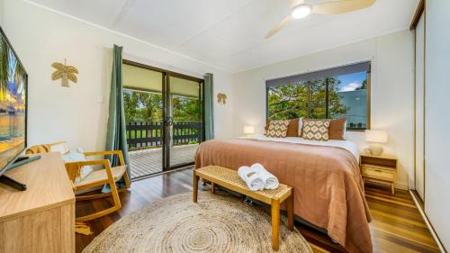 New Brighton Casa | Lorraine's Beach house - 3 mins walk to beach