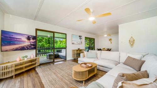 New Brighton Casa | Lorraine's Beach house - 3 mins walk to beach
