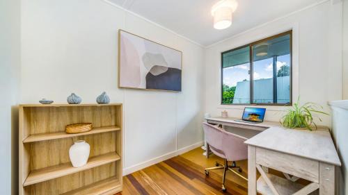 New Brighton Casa | Lorraine's Beach house - 3 mins walk to beach