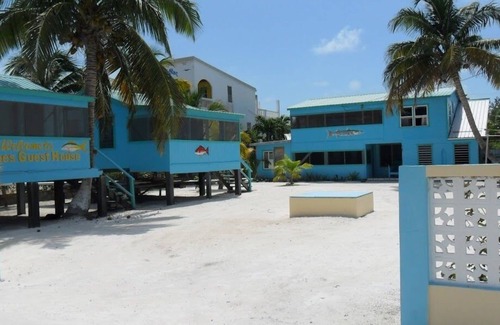 Cayo Corker Casa | Lorraine's Guest House