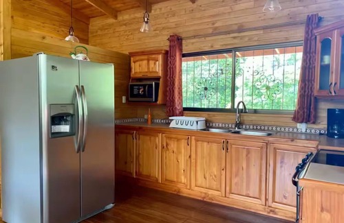 Cantón de León Cortés Castro Cabina | Los Encinos Forestry Cabin