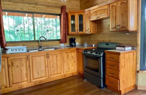 Cantón de León Cortés Castro Cabina | Los Encinos Forestry Cabin
