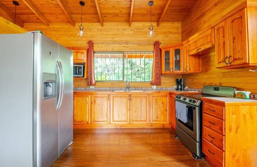 Cantón de León Cortés Castro Cabina | Los Encinos Forestry Cabin