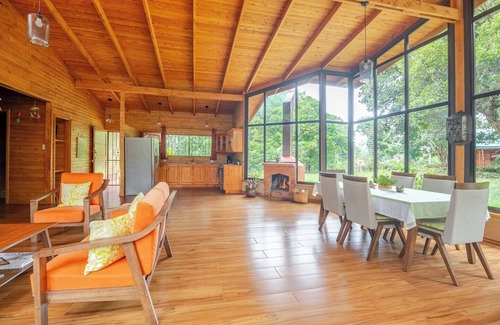 Cantón de León Cortés Castro Cabina | Los Encinos Forestry Cabin